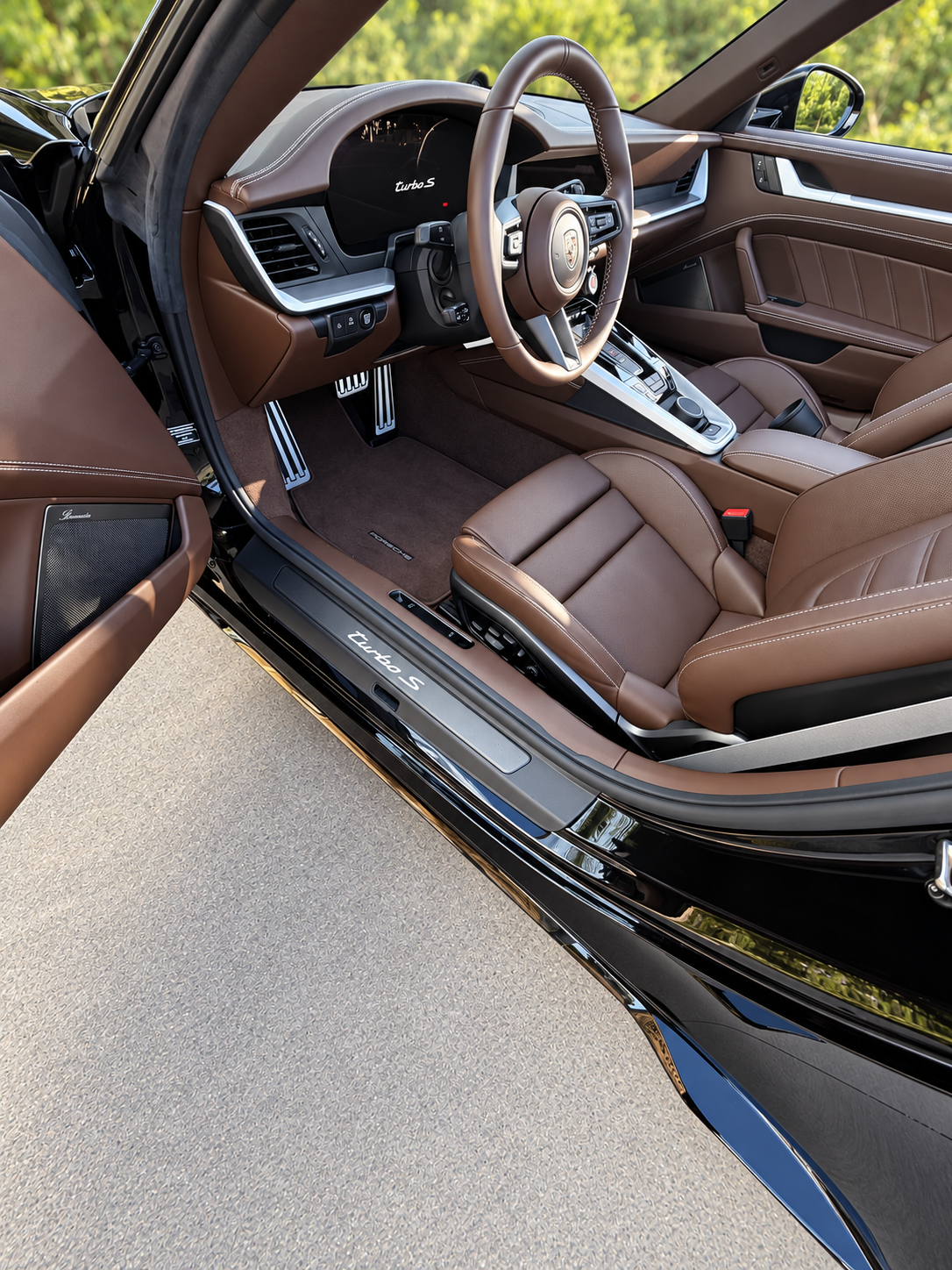 Driver cockpit showing the Truffle Brown steering wheel, sport seat and center console